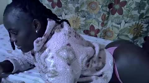 Snapshot of lora_amor chatting on April 29, 6:25 pm lora_amor online show from April 29, 6:25 pm