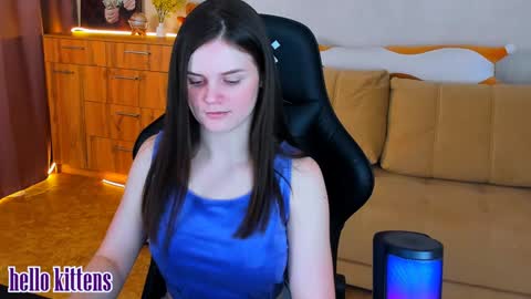 Snapshot of lora_cain chatting on December 12, 12:55 pm Lora Cain online show from December 12, 12:55 pm