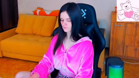 Snapshot of lora_cain chatting on January 20, 5:26 am Lora Cain online show from January 20, 5:26 am