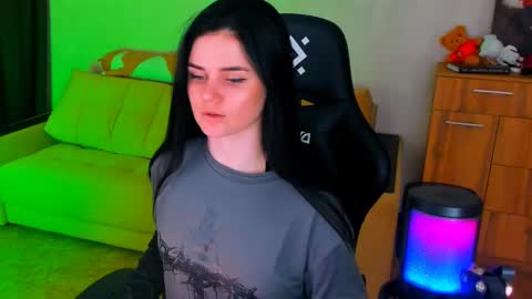 Snapshot of lora_cain chatting on February 10, 6:03 pm Lora Cain online show from February 10, 6:03 pm