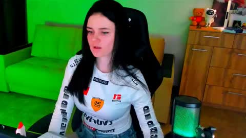 Snapshot of lora_cain chatting on February 12, 3:27 pm Lora Cain online show from February 12, 3:27 pm