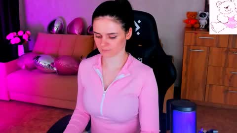 Snapshot of lora_cain chatting on February 14, 10:14 pm Lora Cain online show from February 14, 10:14 pm