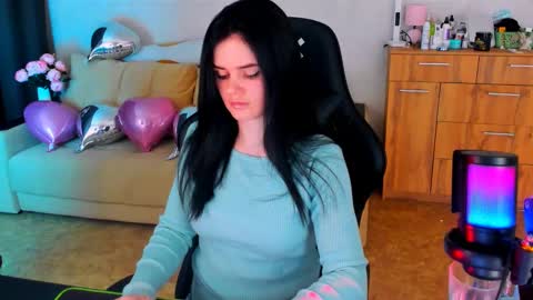 Snapshot of lora_cain chatting on February 25, 7:25 pm Lora Cain online show from February 25, 7:25 pm