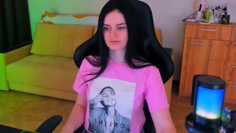 Snapshot of lora_cain chatting on March 4, 2:21 pm Lora Cain online show from March 4, 2:21 pm