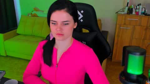 Snapshot of lora_cain chatting on March 9, 5:33 am Lora Cain online show from March 9, 5:33 am