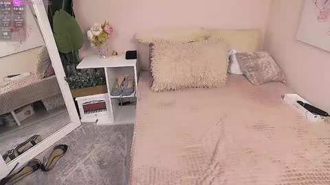Snapshot of lorabigass chatting on April 25, 7:44 am Lora online show from April 25, 7:44 am