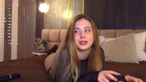 Loraine online show from February 12, 8:50 pm