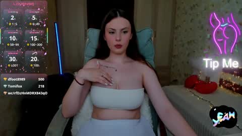 Snapshot of loratempt chatting on June 4, 4:57 pm Lorik online show from June 4, 4:57 pm