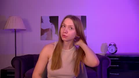 Snapshot of loravey chatting on June 18, 7:29 pm LoraVey online show from June 18, 7:29 pm