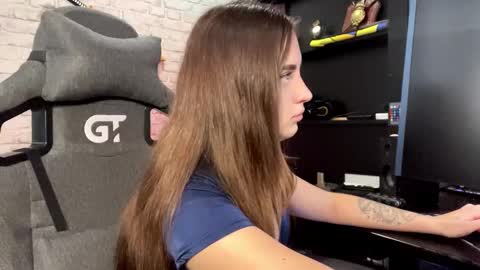Molly online show from October 16, 6:47 am
