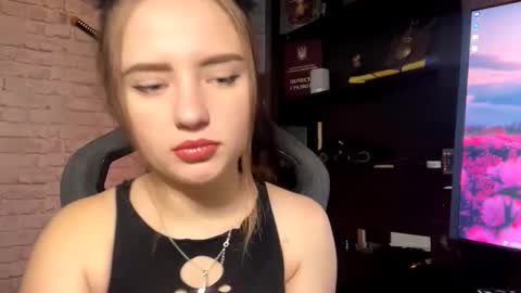 Molly online show from October 21, 6:14 am