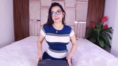 Lorein  online show from October 15, 9:15 pm