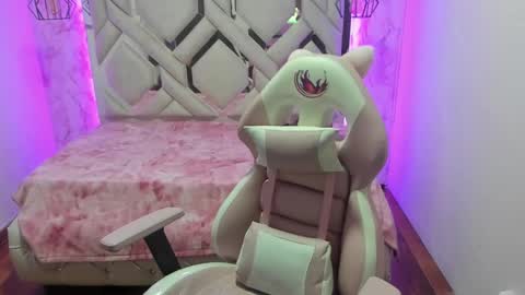 lorem_adams online show from January 24, 11:15 am