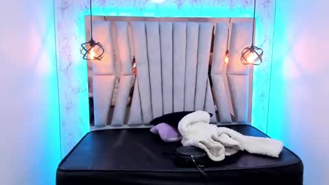 lorem_adams online show from February 25, 6:09 pm