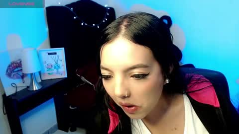 Snapshot of loren_44tits chatting on July 9, 7:18 pm Loren online show from July 9, 7:18 pm