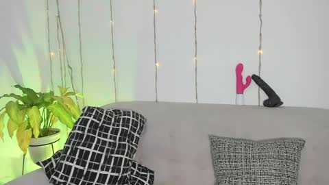 Snapshot of lorens_martin chatting on May 26, 7:21 pm L O R E N online show from May 26, 7:21 pm