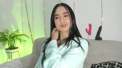 Snapshot of lorens_martin chatting on June 5, 9:42 pm L O R E N online show from June 5, 9:42 pm