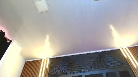 Snapshot of lorenzo_walker_ chatting on February 12, 5:30 pm L O R E N Z O Thumbs Up help online show from February 12, 5:30 pm