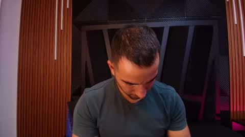 Snapshot of lorenzo_walker_ chatting on February 16, 5:20 pm L O R E N Z O Thumbs Up help online show from February 16, 5:20 pm