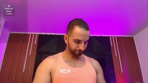 Snapshot of lorenzo_walker_ chatting on February 21, 5:25 pm L O R E N Z O Thumbs Up help online show from February 21, 5:25 pm