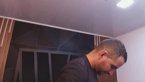  L O R E N Z O  Thumbs Up help  online show from April 4, 5:21 pm