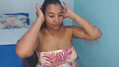 Snapshot of loretta_ chatting on April 30, 10:47 pm Loretta Gmez online show from April 30, 10:47 pm