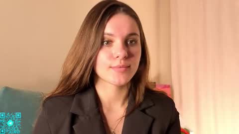 Chloe for Fan BlackHole online show from November 23, 5:35 pm