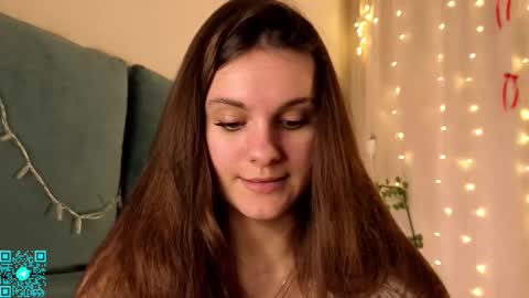 Chloe for Fan BlackHole online show from February 21, 5:25 pm