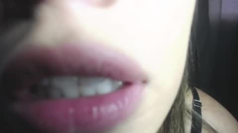 Snapshot of lorex_27 chatting on June 5, 6:46 pm lorexxw online show from June 5, 6:46 pm