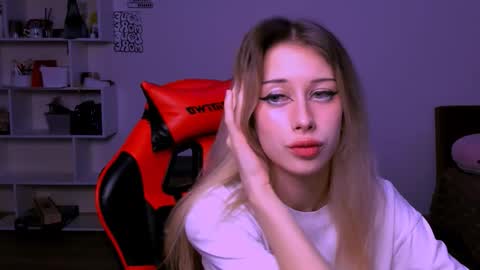 Snapshot of lori_meow chatting on November 13, 8:19 pm Lori online show from November 13, 8:19 pm