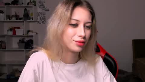 Snapshot of lori_meow chatting on November 16, 2:22 pm Lori online show from November 16, 2:22 pm