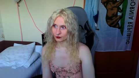 Lori -----------------------------------    online show from March 21, 3:59 pm