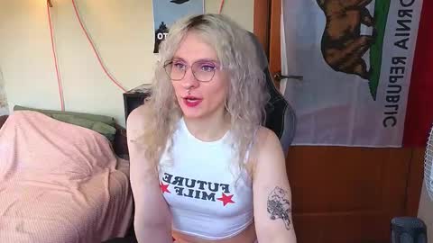 Lori -----------------------------------    online show from May 22, 3:06 pm