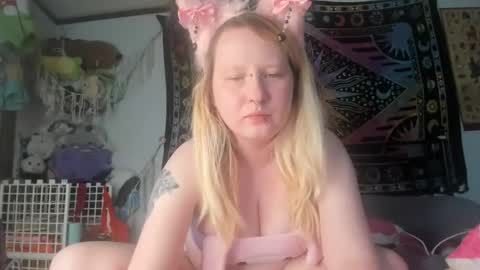 Lori Critter online show from October 30, 8:09 pm
