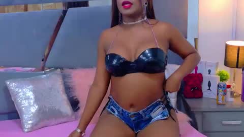 lorraine_johnson online show from April 15, 8:09 pm