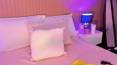 lore  online show from March 26, 11:16 am