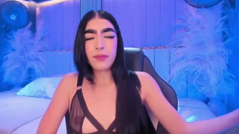 Snapshot of lorrainehunter chatting on May 20, 2:45 pm Lorraine online show from May 20, 2:45 pm