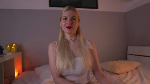 Snapshot of lorrie_love_story chatting on May 3, 12:11 pm Lorrie online show from May 3, 12:11 pm