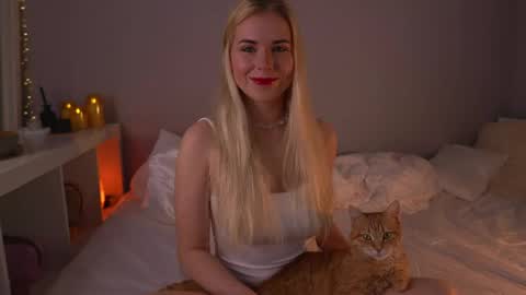 Snapshot of lorrie_love_story chatting on May 22, 9:26 am Lorrie online show from May 22, 9:26 am