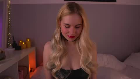 Snapshot of lorrie_love_story chatting on May 23, 9:13 am Lorrie online show from May 23, 9:13 am