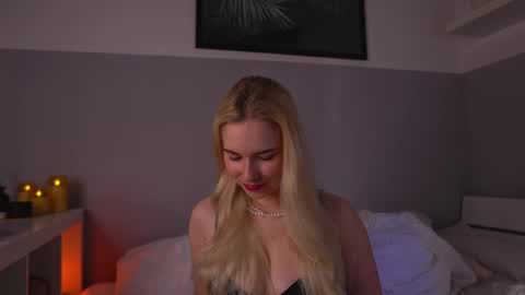 Snapshot of lorrie_love_story chatting on May 24, 12:43 pm Lorrie online show from May 24, 12:43 pm