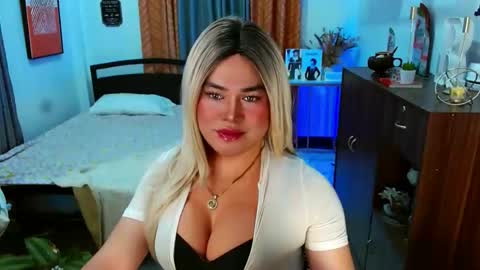 Snapshot of los_bondad chatting on March 11, 11:38 am Los online show from March 11, 11:38 am