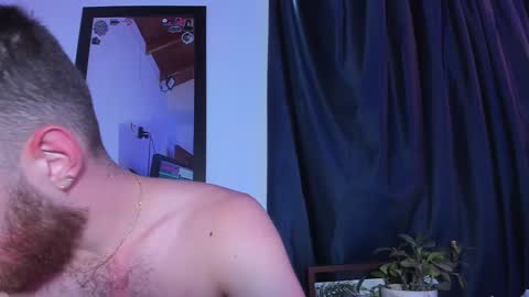 Snapshot of los_juanes chatting on December 11, 7:46 pm JUAN  JUAN online show from December 11, 7:46 pm