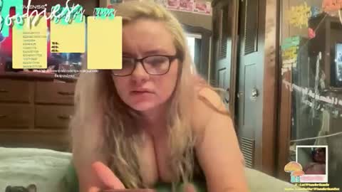 Snapshot of lostinherwonderland chatting on November 13, 9:25 pm LostInHerWonderlan online show from November 13, 9:25 pm