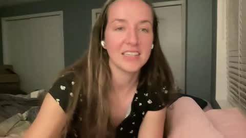 lothlori online show from April 12, 1:10 am