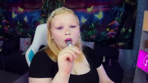 Snapshot of lottieparker chatting on May 28, 8:55 am Lottie online show from May 28, 8:55 am