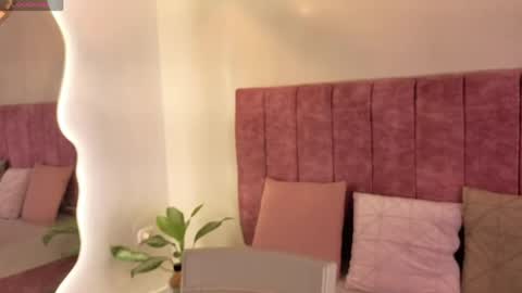 Snapshot of lou_22_ chatting on May 8, 12:21 pm Lou online show from May 8, 12:21 pm