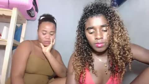 Snapshot of louane98 chatting on February 5, 9:03 am louane98 online show from February 5, 9:03 am