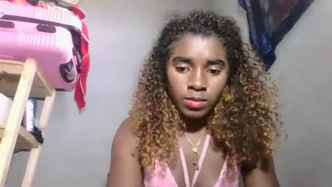 Snapshot of louane98 chatting on February 8, 6:17 am louane98 online show from February 8, 6:17 am