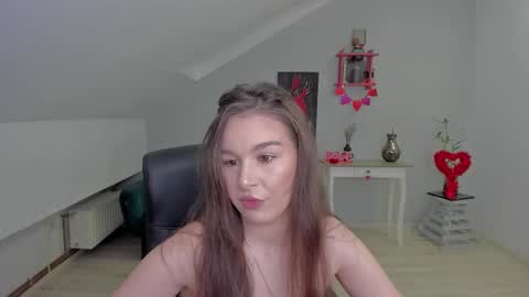 louannahart online show from February 13, 4:52 am